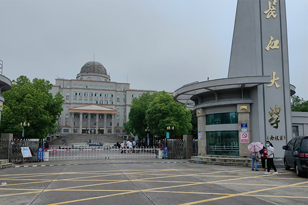 長江大學(xué)南校區(qū)車牌識別門禁、人行通道閘